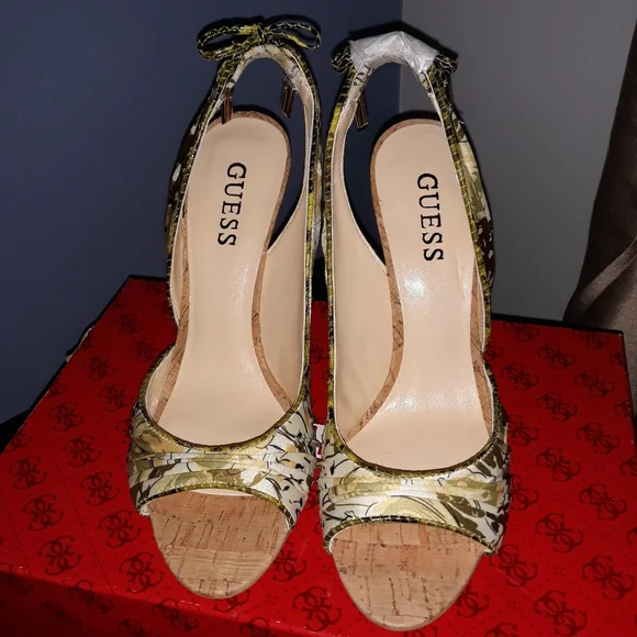 NIB Gwelegent2 Slingbacks by Guess - Picture 5 of 8